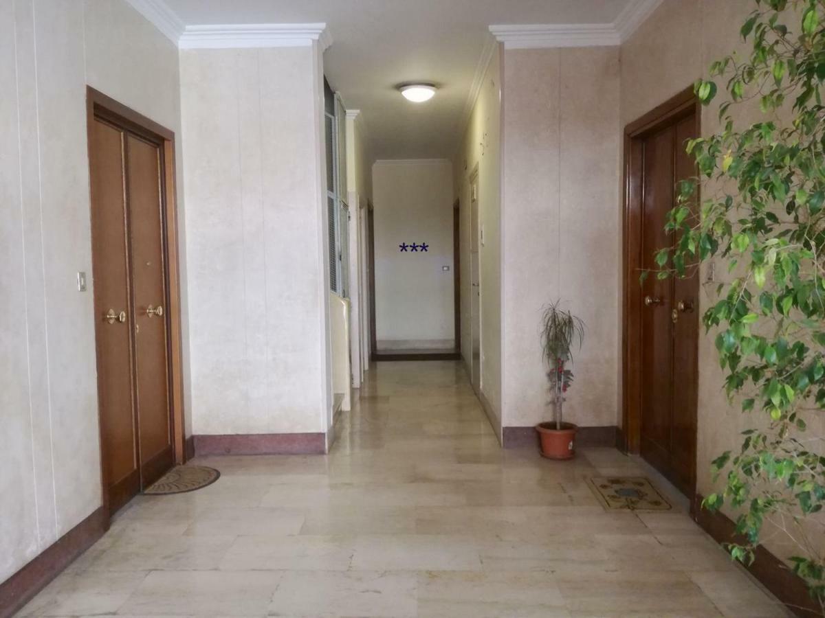 White Apartment Roma Esterno foto