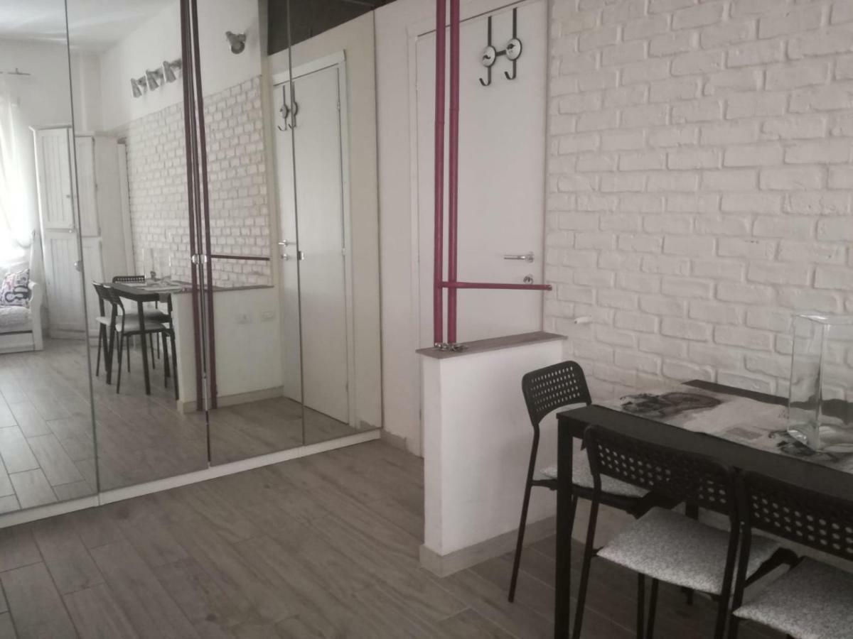 White Apartment Roma Esterno foto